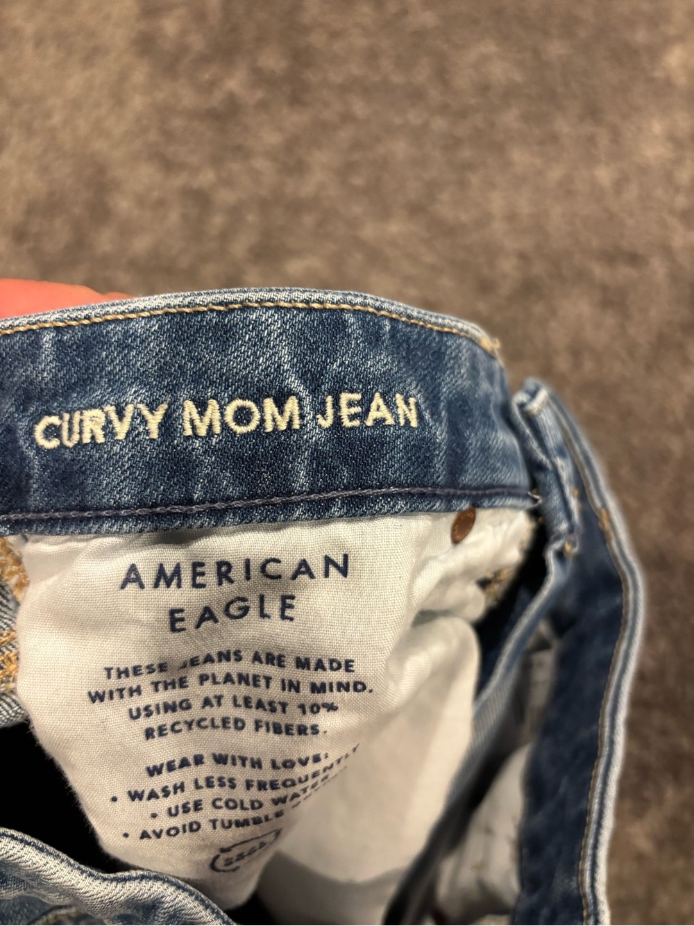 Women's American Eagle Light Blue Distressed Curvy Mom Jeans - Picture 6 of 8